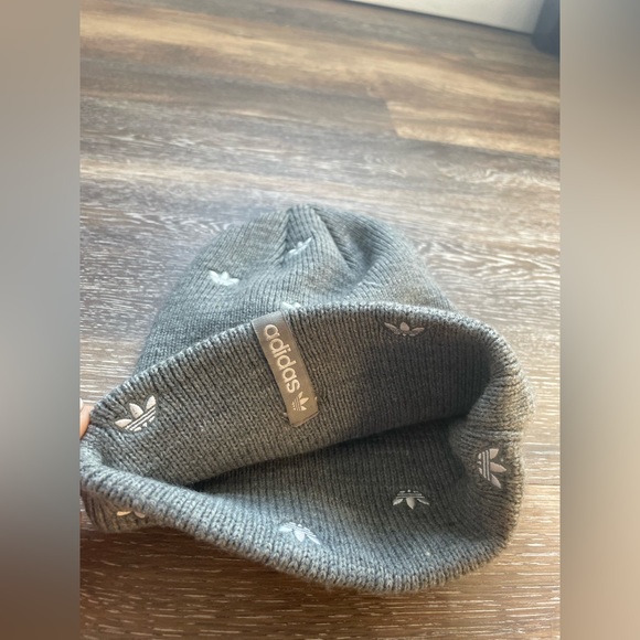 Adidas winter hat - Picture 2 of 5
